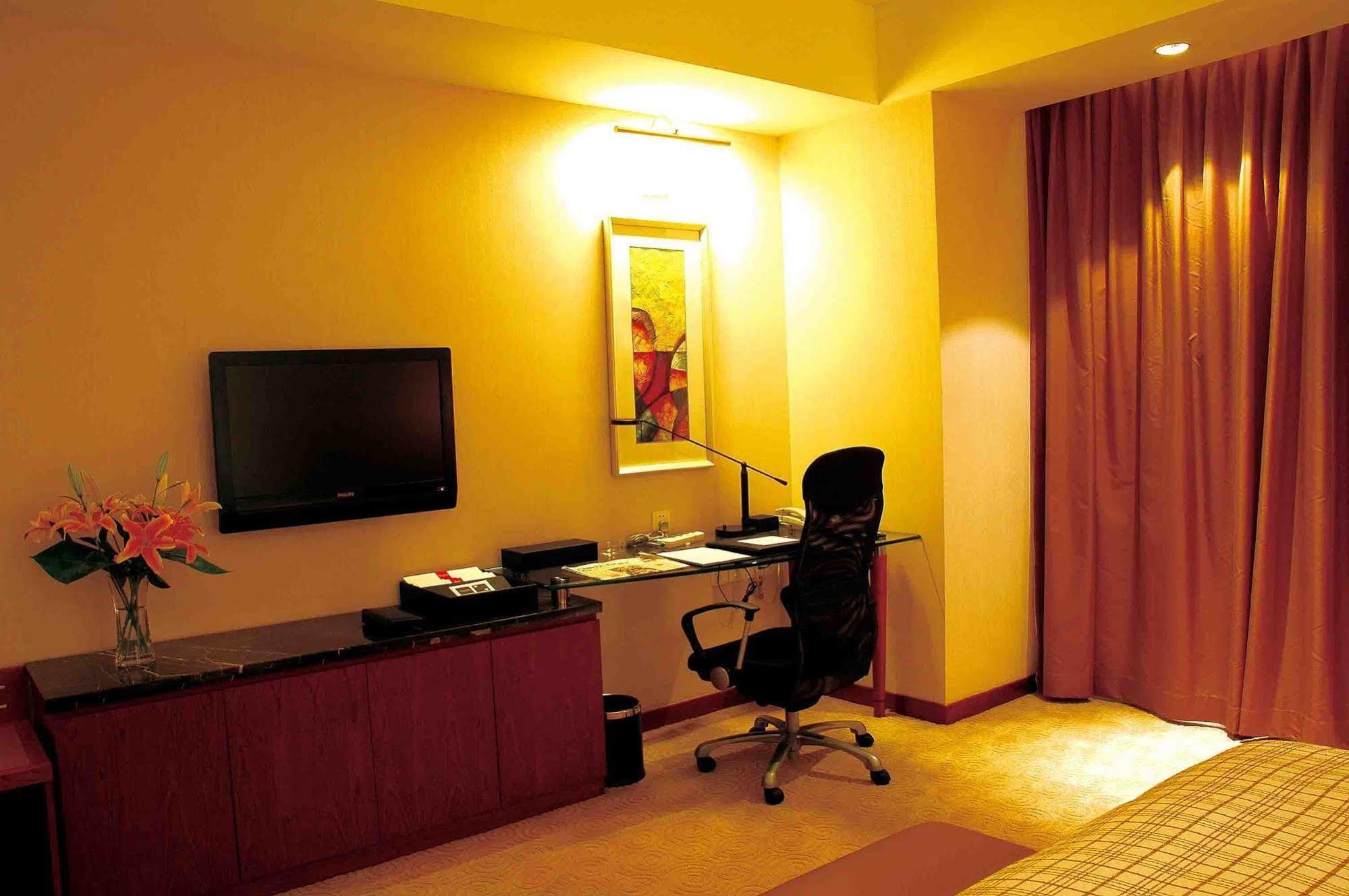 Merryland Traders Hotel Changshu Esterno foto